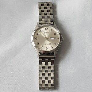 Pulsar Day Date Silver Tone Analog Watch‎ 50M Water Resist Classic Wristwatch